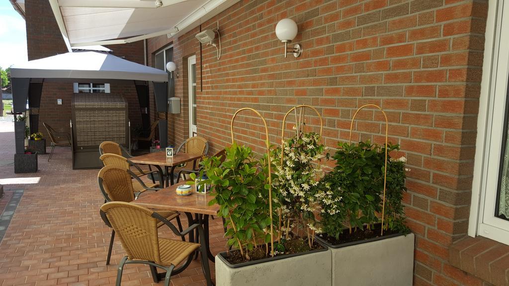 Hotel Drostenhof Garni Езенс Екстер'єр фото