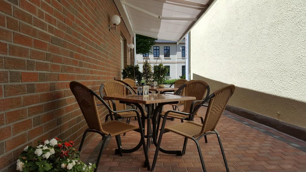 Hotel Drostenhof Garni Езенс Екстер'єр фото